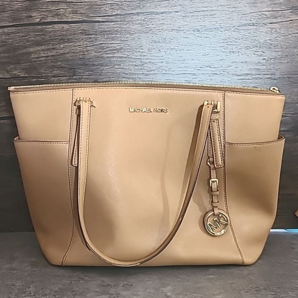 Michael Kors Handbags - Michael Kors Saffiano leather large shoulder bag